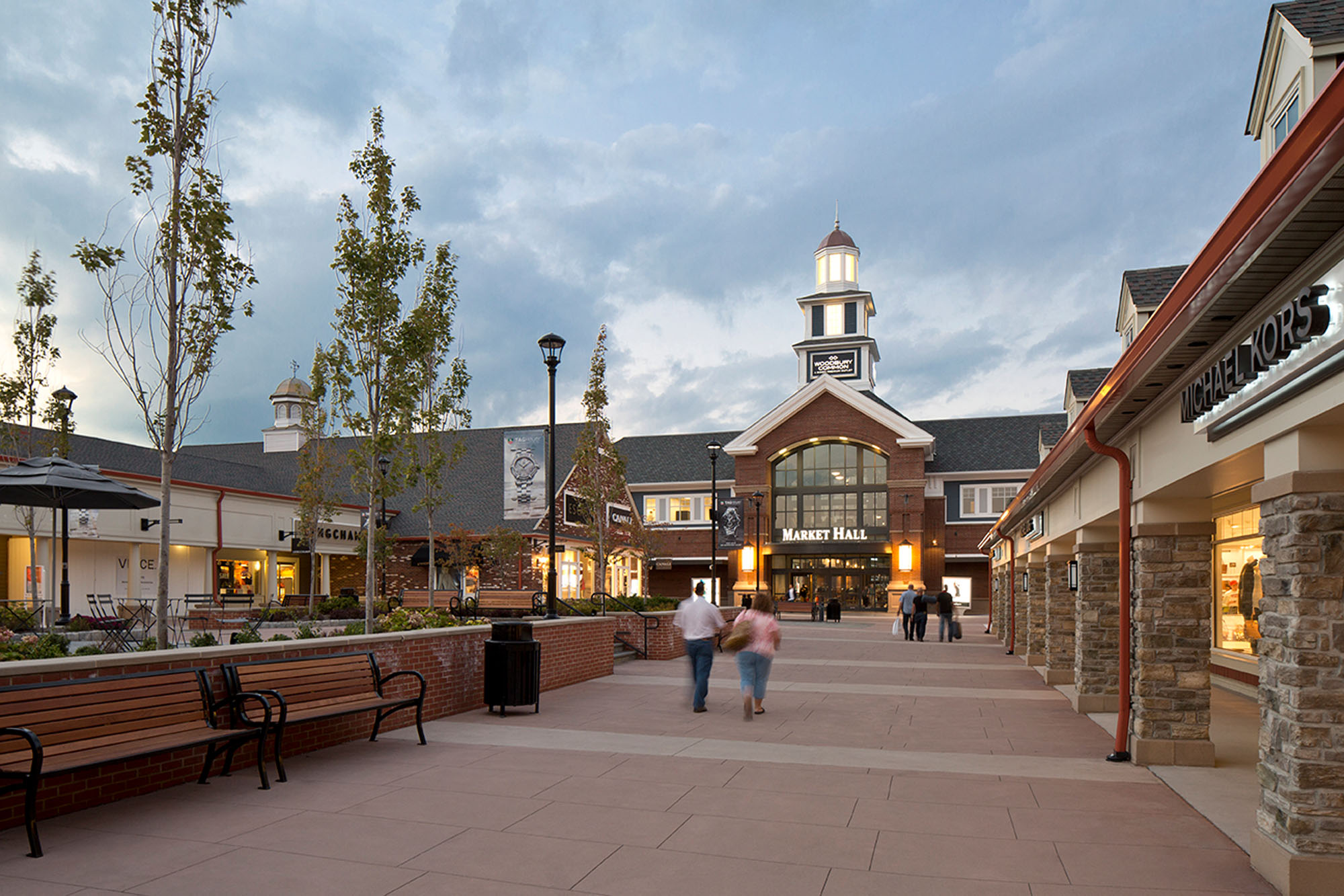 Store Panorama in Woodbury Common Premium Outlet Mall Editorial Stock Image  - Image of company, building: 117102154
